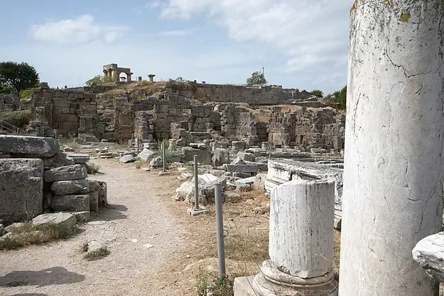 Ruins of ancient Corinth. (Image source: WikiMedia Commons)