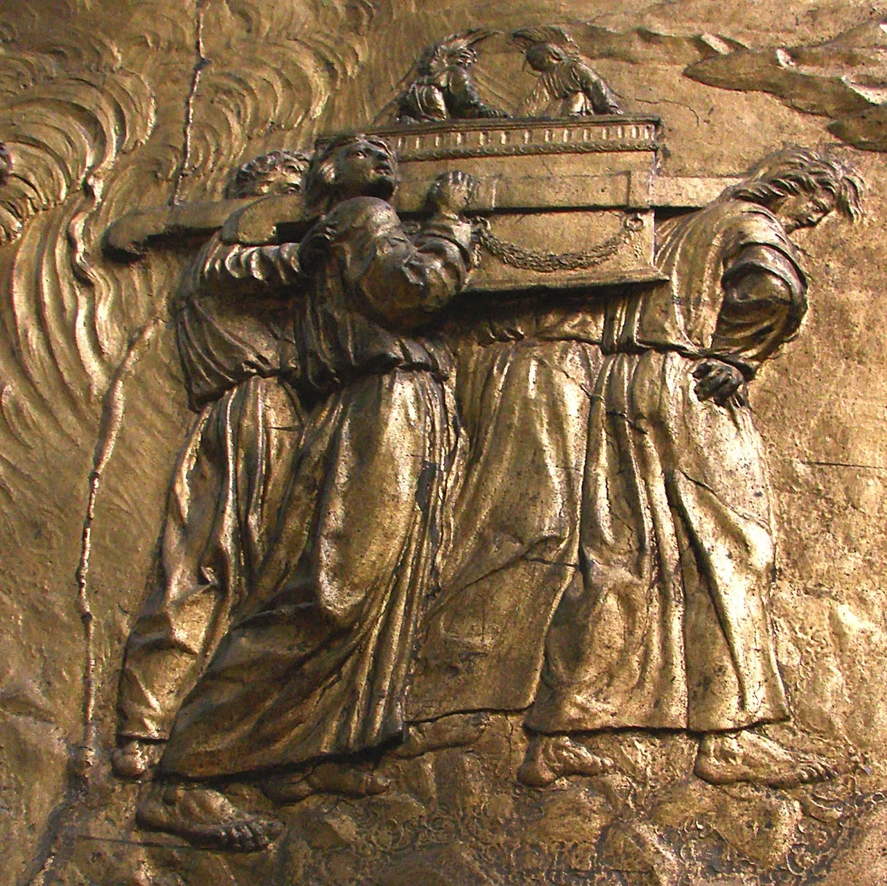 Relief, Auch Cathedral, France: the Ark of the Covenant. Image Source: WikiMedia